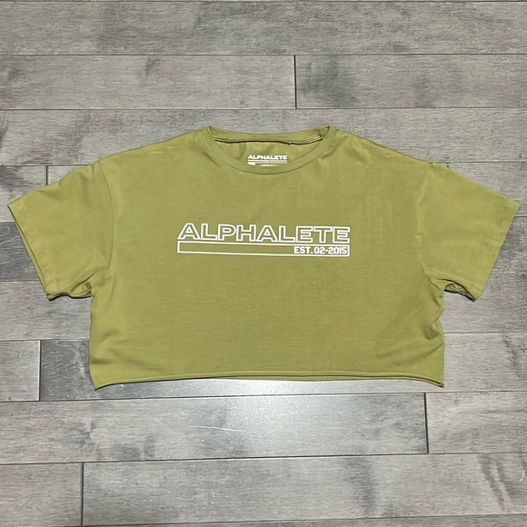Alphalete Outlined Short Sleeve Crop Lifestyle T-Shirt - Green Tea - Small - Picture 2 of 6